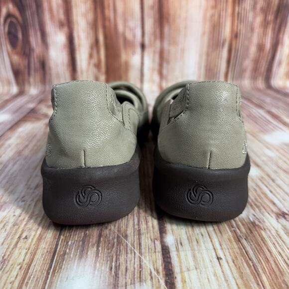 Clarks Cloudsteppers SILLIAN STAR Size 7 Tan Criss Cross Loafers Shoes Flats - Picture 4 of 10